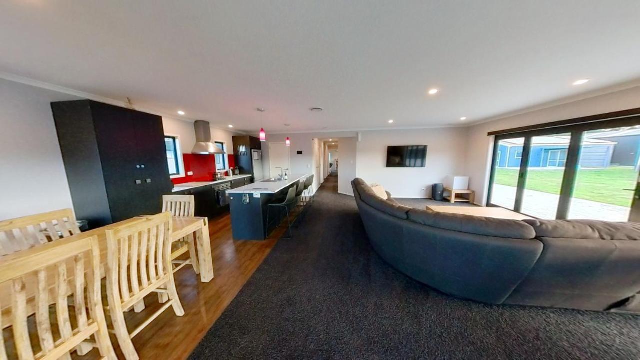 Full Holiday Home To Yourself, Up To 21 Guests Atiamuri Luaran gambar