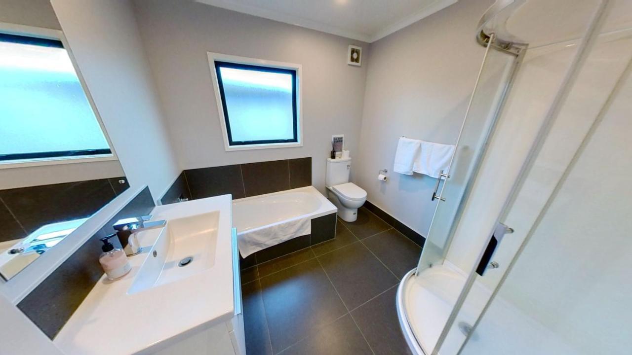 Full Holiday Home To Yourself, Up To 21 Guests Atiamuri Luaran gambar