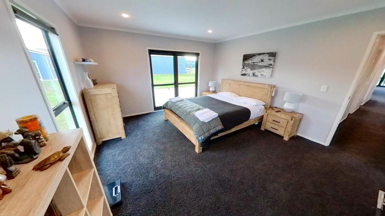 Full Holiday Home To Yourself, Up To 21 Guests Atiamuri Luaran gambar