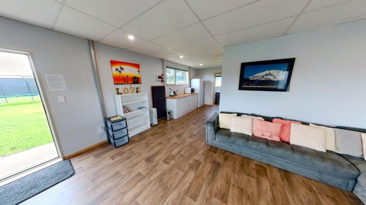 Full Holiday Home To Yourself, Up To 21 Guests Atiamuri Luaran gambar